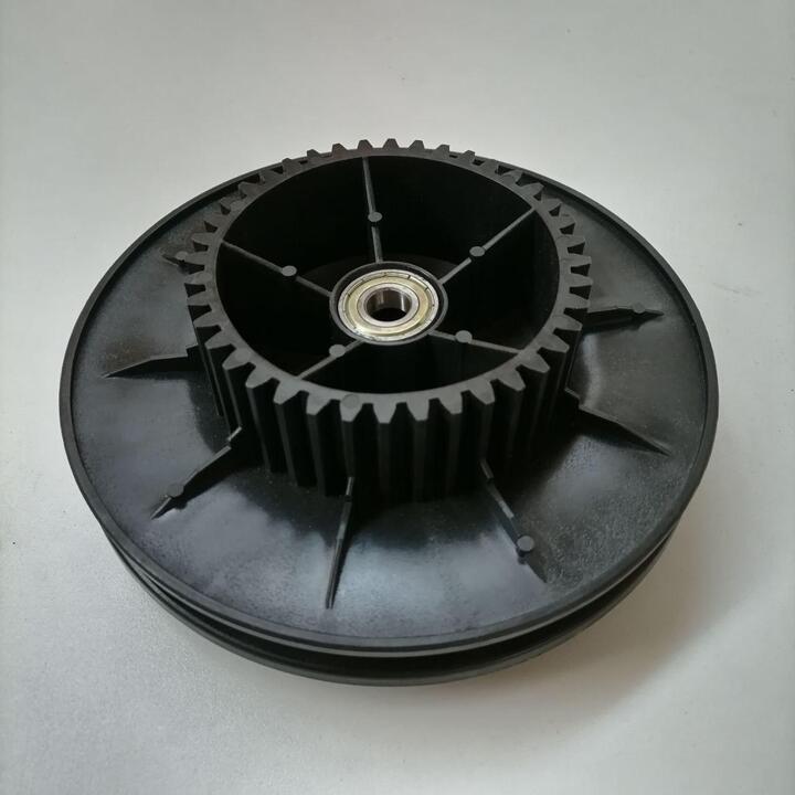 Driving gear for the sweeper