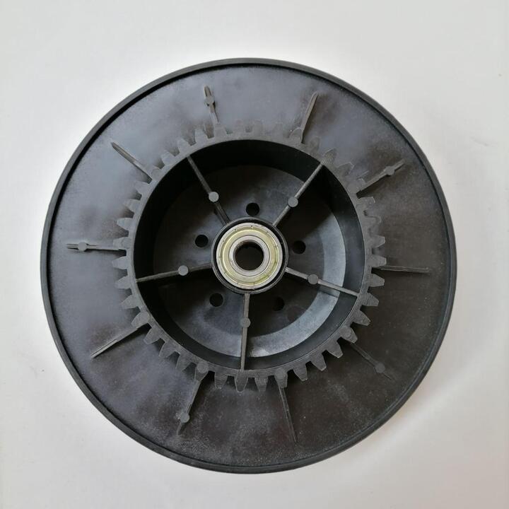 Driving gear for the sweeper