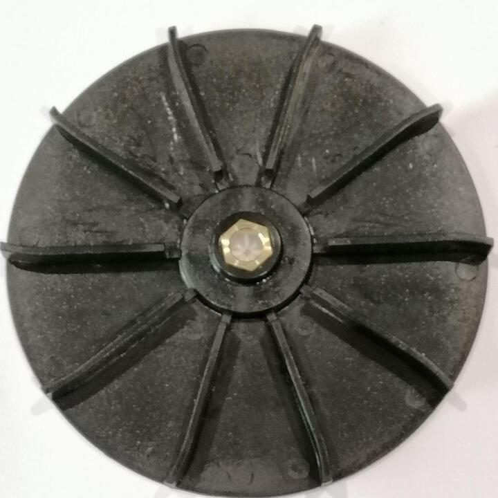 Fan for cooling the motor of the scrubbing machine