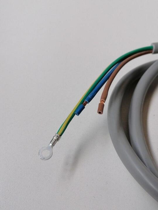 Interconnecting cable and plug for the scrubbing machine