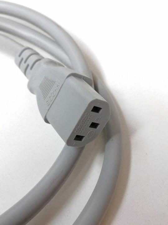 Interconnecting cable and plug for the scrubbing machine
