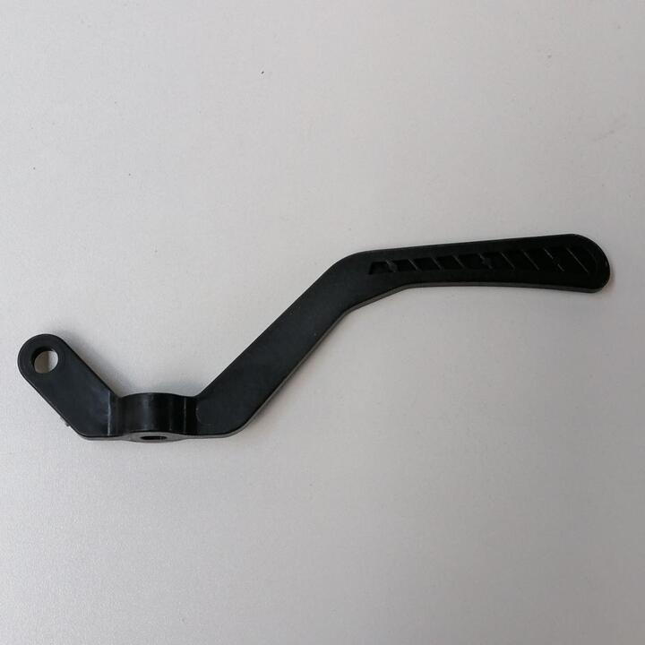 Hinge for the handle of the scrubbing machine