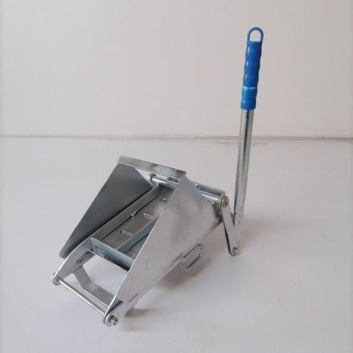 Heavy duty wringer for metal frame trolleys and buckets