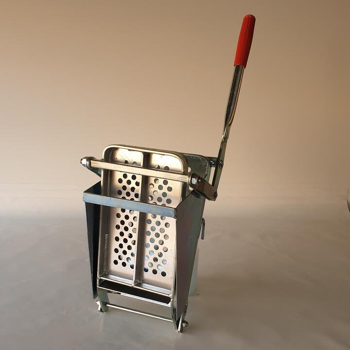 Heavy duty steel wringer