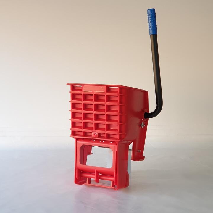 36L Red Plastic Wringer