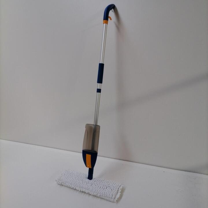 Spray Mop with double sided microfibre sleeve