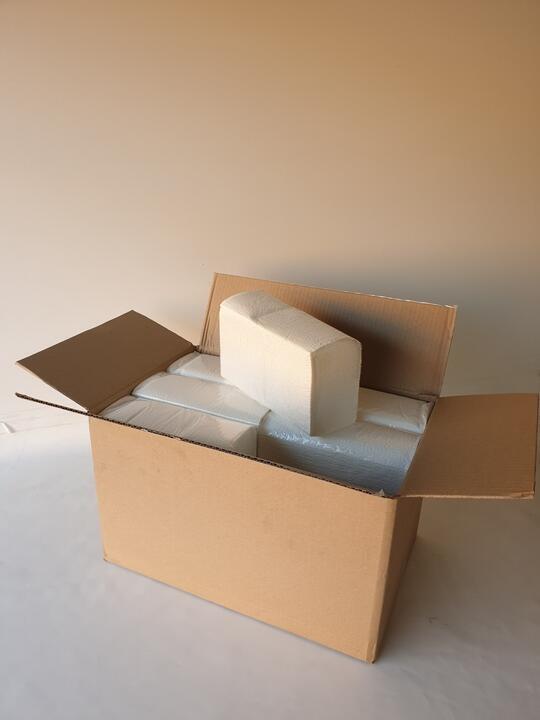 Folded hand towels (12 packets of 200 towels) - 2 Ply