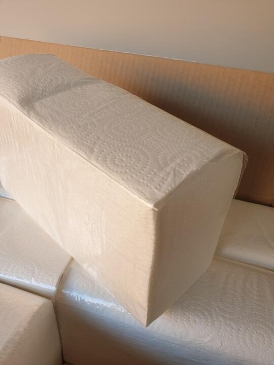 Folded hand towels (12 packets of 200 towels) - 2 Ply