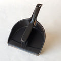 Scoop with handheld brush black