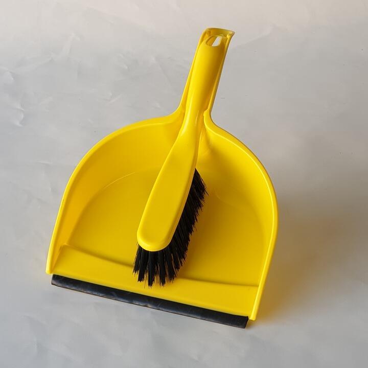 Scoop with handheld brush yellow