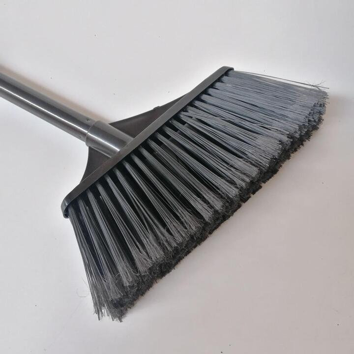 Scoop with closing lid, long handle and broom