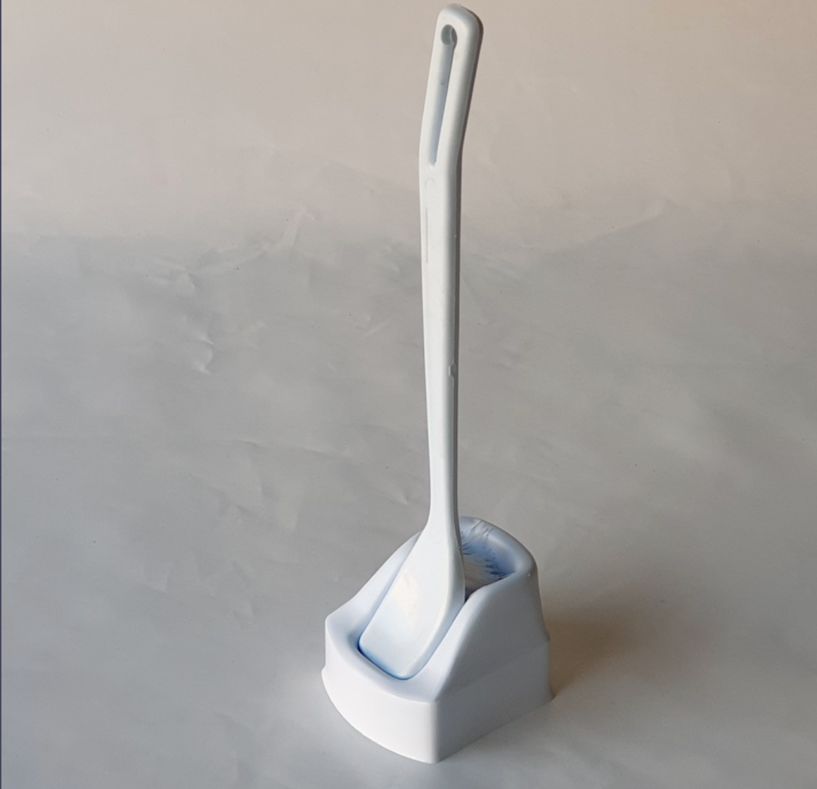 White golf-club shaped toilet brush and stand